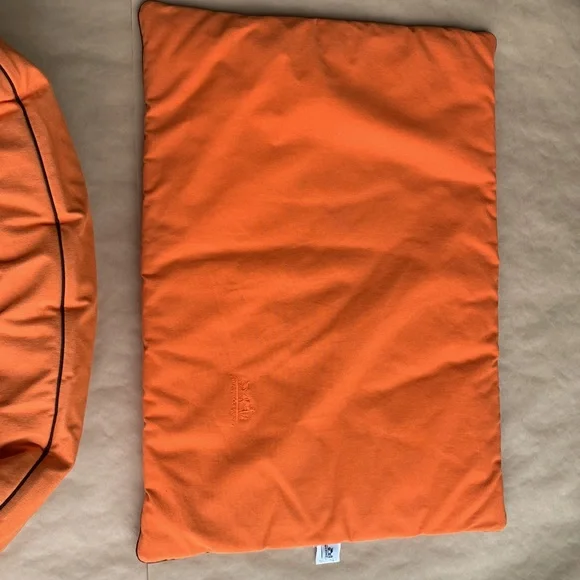 Hermes Paris Dog Bed - Picture 3 of 11